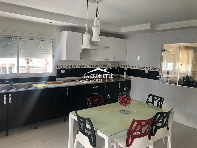 Etage de villa meublé S+3 vue sur mer à La Marsa